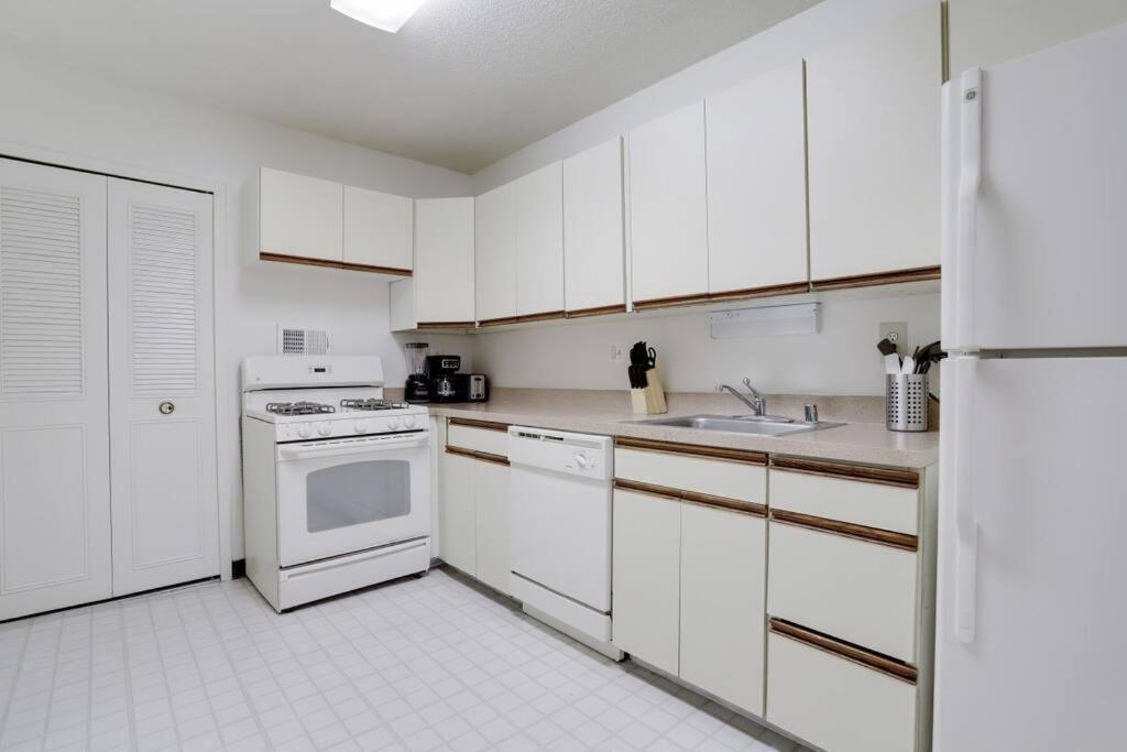Elegant Apartment W Views At Crystal City Arlington Exterior photo