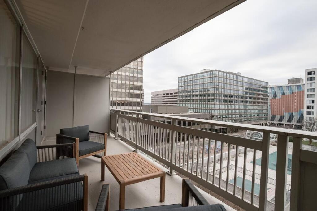 Elegant Apartment W Views At Crystal City Arlington Exterior photo