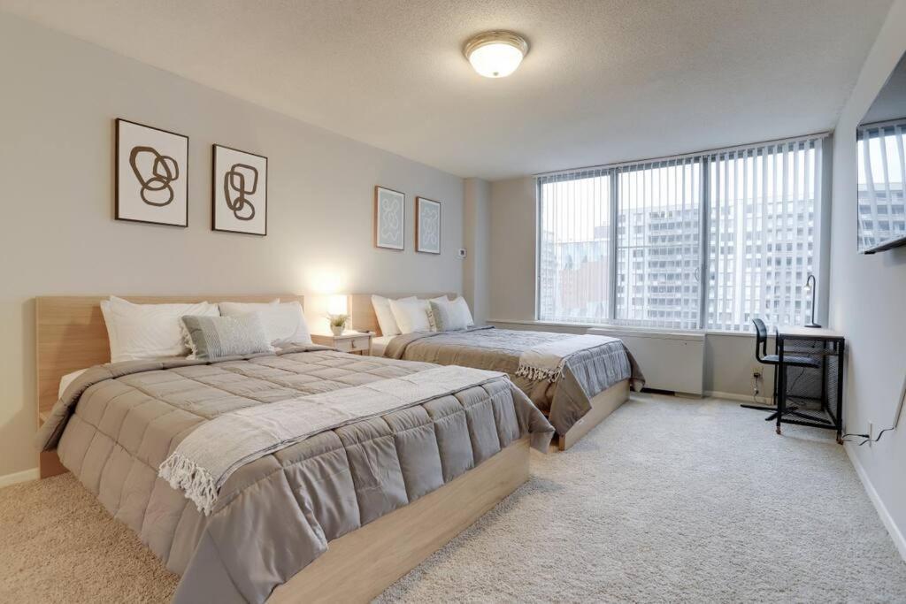 Elegant Apartment W Views At Crystal City Arlington Exterior photo