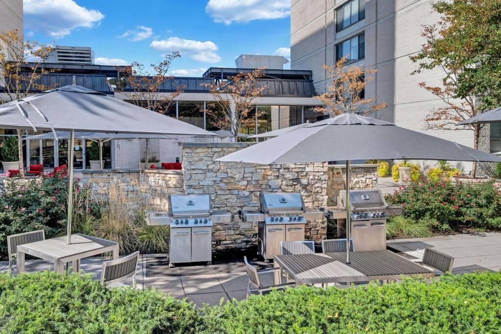 Elegant Apartment W Views At Crystal City Arlington Exterior photo